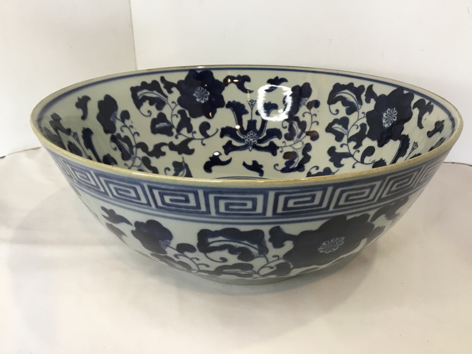 Oriental White/Blue Stoneware Lotus Bowl