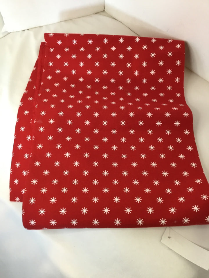 Table Runner Red/white Snowflake Holiday Item