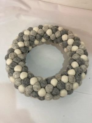 Wreath Gray/White Cotton Holiday Item