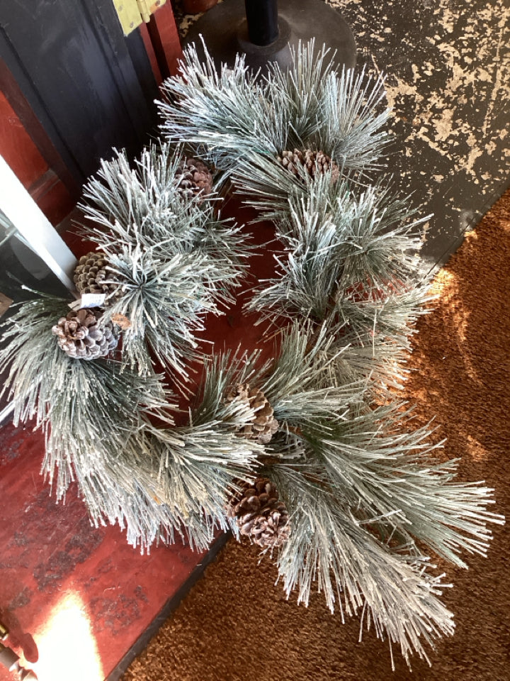 Garland Green/White Pine Cone Holiday Item