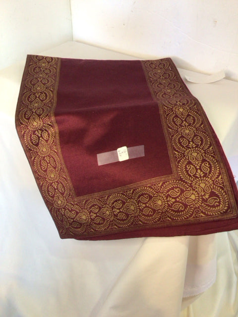 Maroon/gold Table Runner