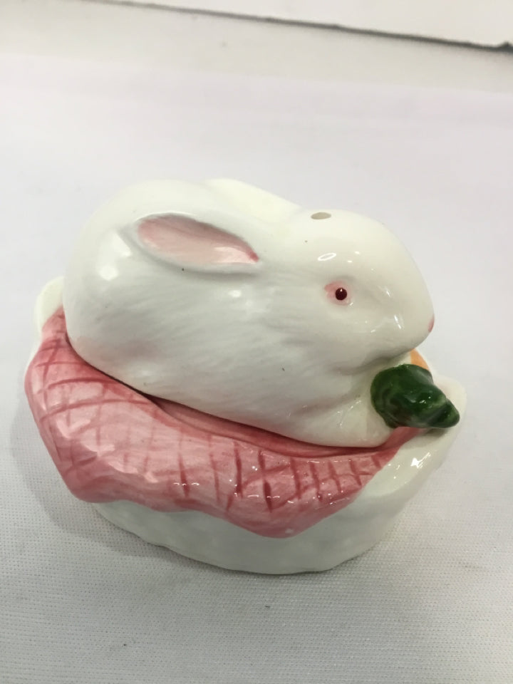 Easter White/Pink Salt & Pepper shakers Bunny Holiday Item