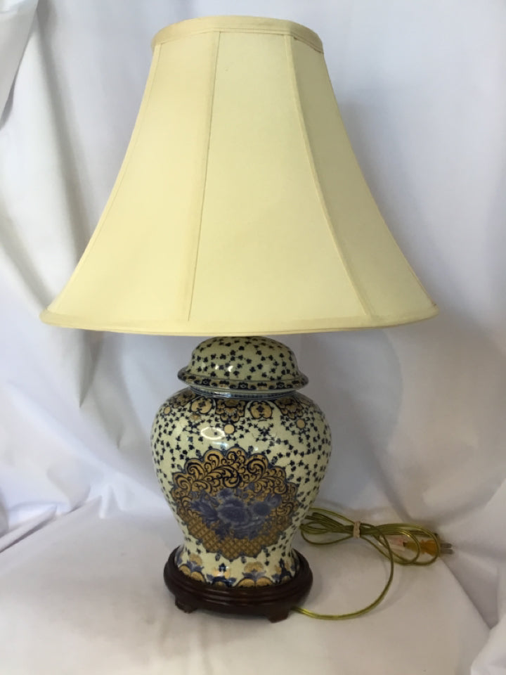 Oriental White/Blue Ceramic Lamp