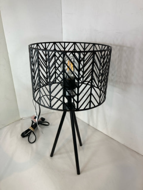 Black Metal Tripod Lamp
