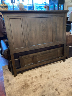 Queen Wood w/Drawers Brown Bed