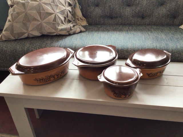 Pyrex Set of 4 Yellow/Brown Glass Fruit W/Lid Casserole
