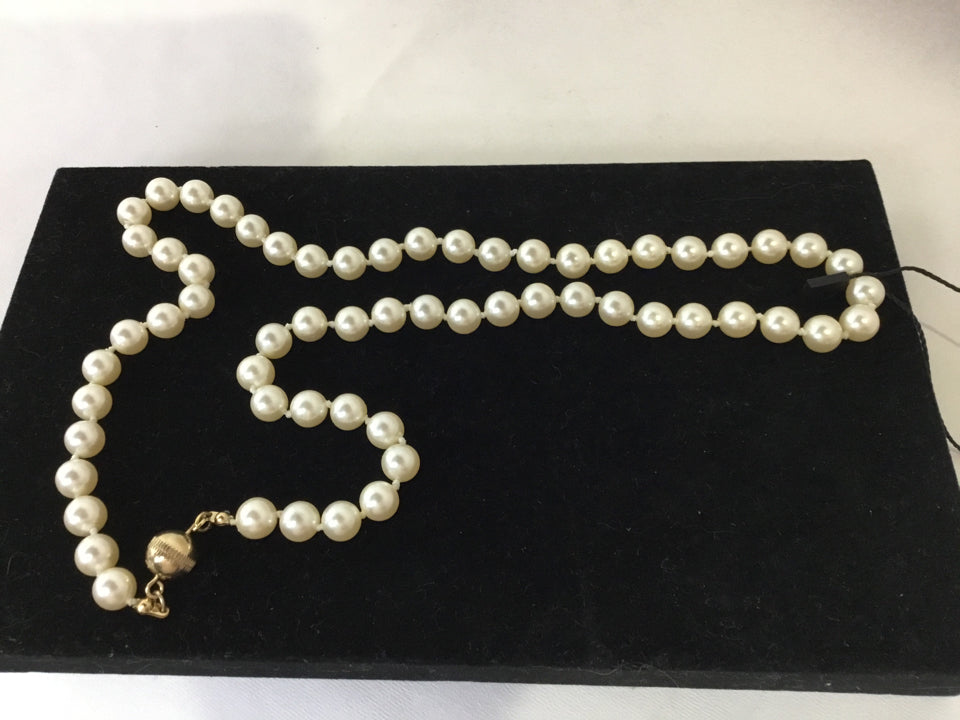 Vintage Faux White Pearl Necklace