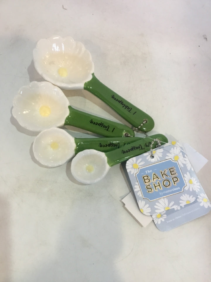 Green/White Ceramic NEW Measuring Spoons