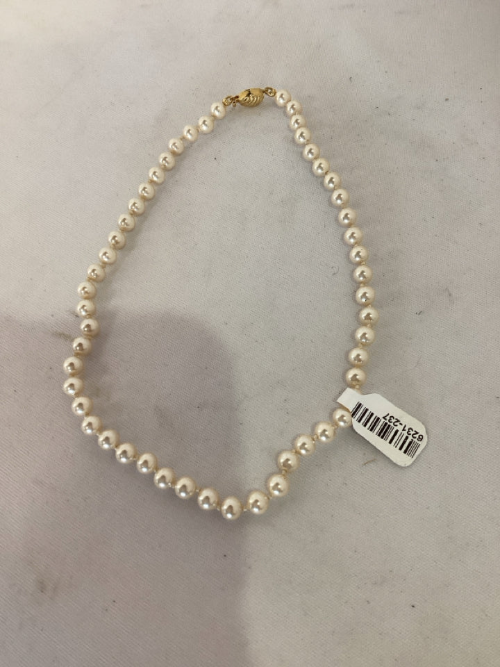 White Pearls Necklace