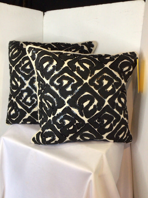 Pair Black/White Polyester Sequins Down Filled Pillow Set
