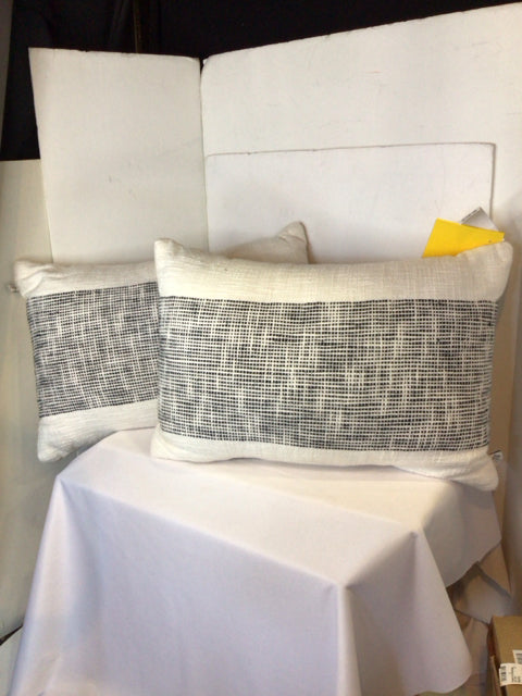Pair White/Black Pillow Set