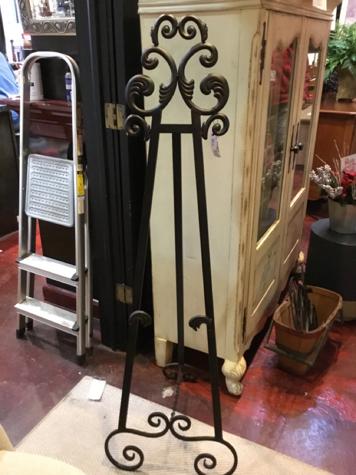 Black Metal Easel