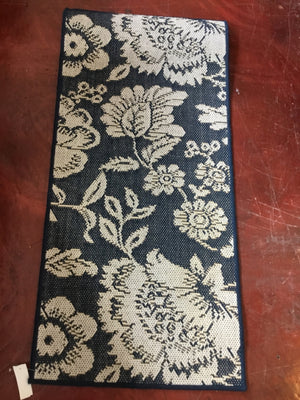 Throw White/Blue Rug