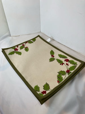 Christmas White/Green Cotton Placemats Set of 4 Holiday Item