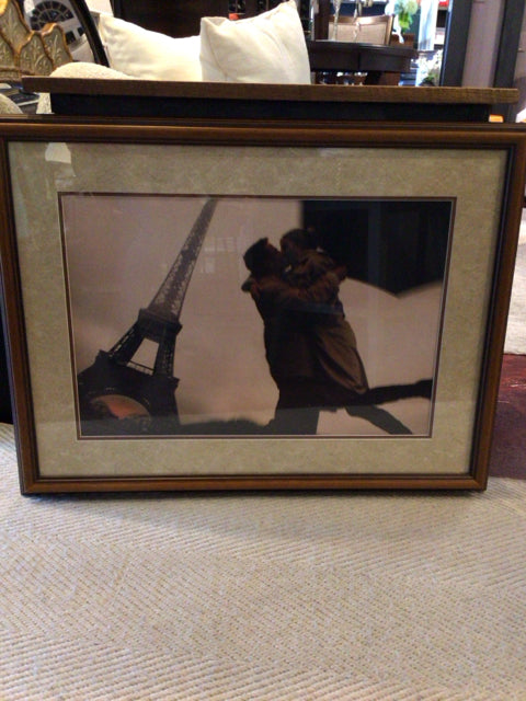 Black/White Eiffel Tower Man & Woman Framed Art
