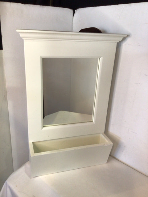 White Mirror Wall Pocket
