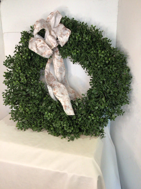 Kirkland's Green Plastic Leaves Wreath