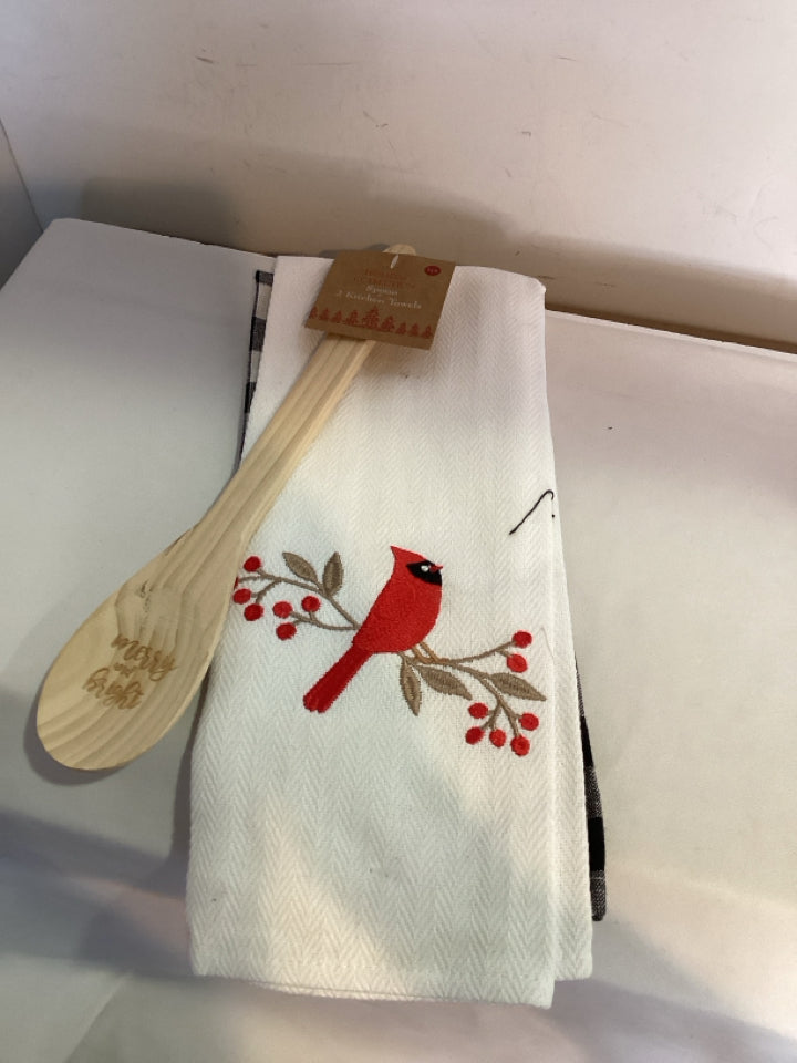 Merry & Bright Black/White Cardinal New Towel
