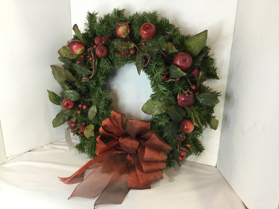 Wreath Green/Red Holiday Item