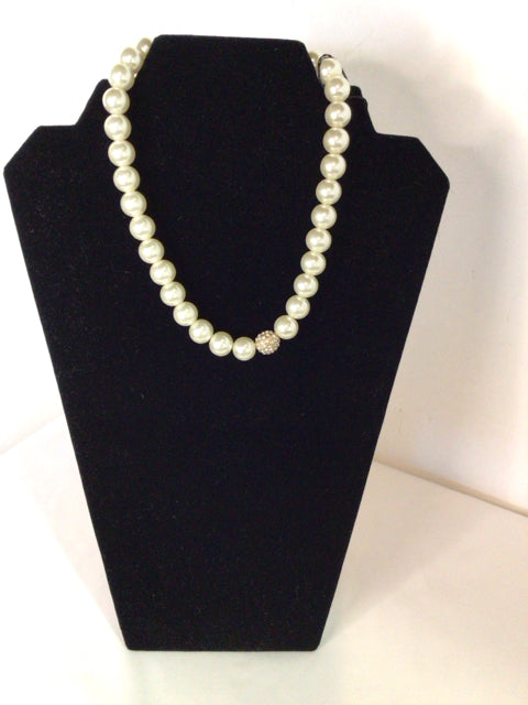 White Pearls Necklace
