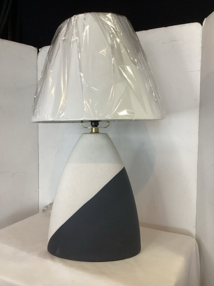 White/Black Ceramic Lamp