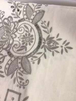 Vintage Cream/Gray Linen Embroidered W/Napkins Tablecloth