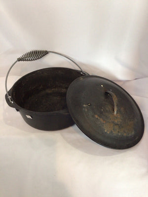 Lodge Cast Iron Pot/Pan