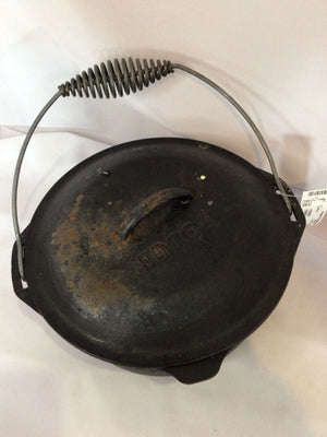 Lodge Cast Iron Pot/Pan