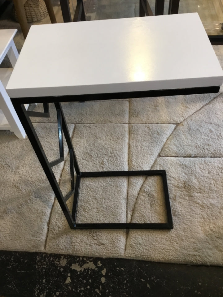 Metal/Wood Black/White Table