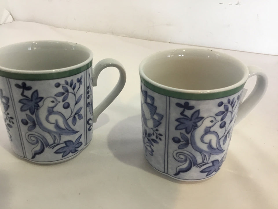 Villeroy & Boch Pair Blue/White Bird Mug Set