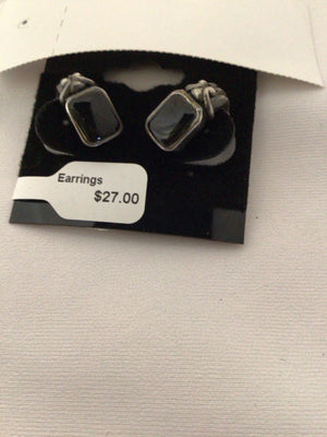 Black/White Pearl Earrings