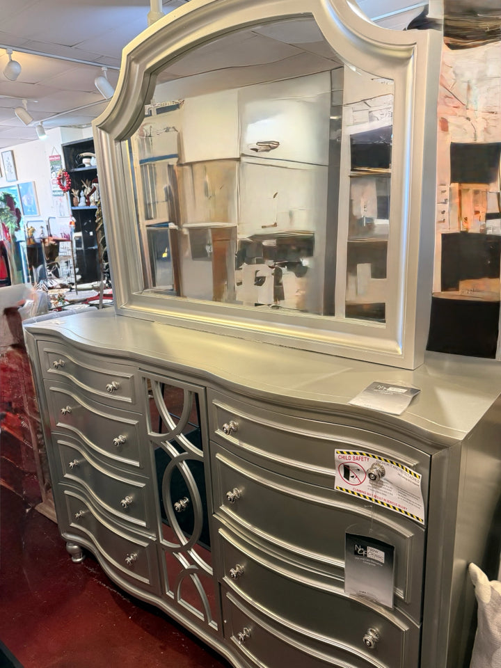 New Classic Mirror w/Mirror Silver Dresser/Chest C6RGBWRJ