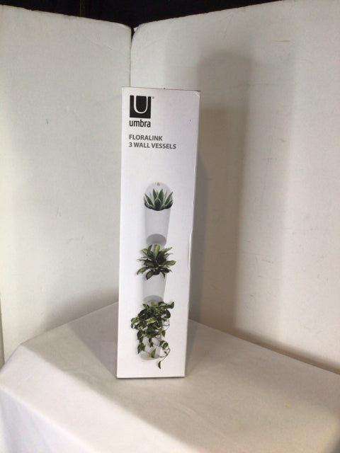 Umbra Set of 3 White Plastic In Box Wall Pocket