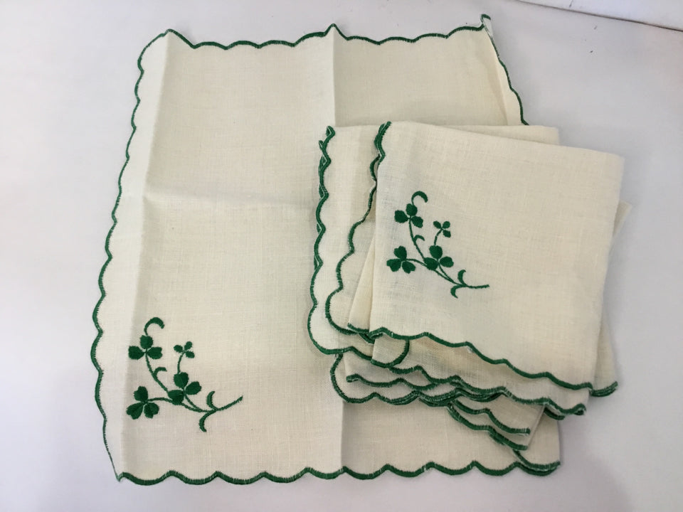 Set of 6 Cream/Green Linen Clover Napkins