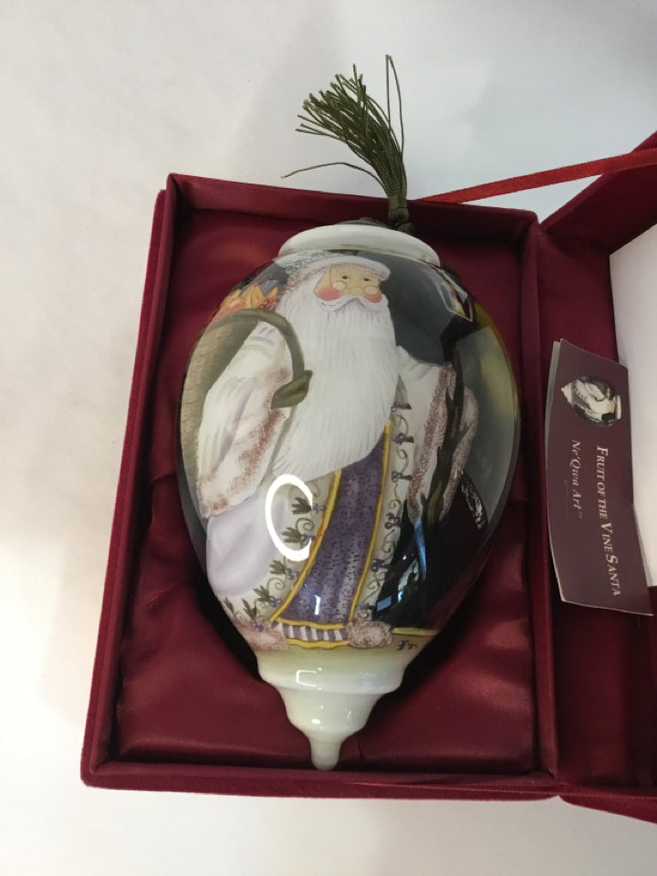 Ne Qwa Art Ornament Black/White Santa Holiday Item