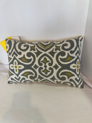 Cream/Gray Swirl Pillow