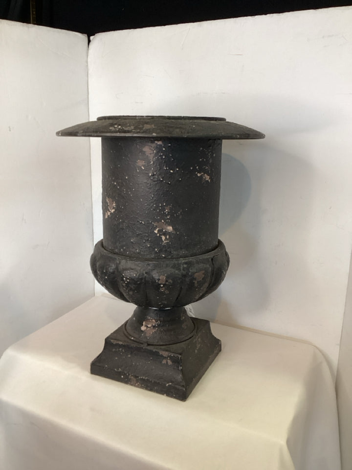 Outdoor/Outside Brown Metal Pedestal Planter
