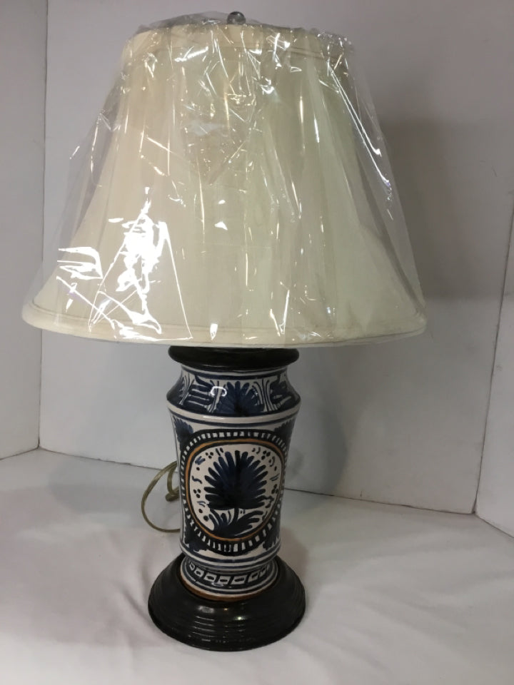 Blue/White Ceramic Lamp
