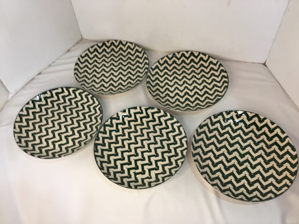 Oakland Nursery Plate set White/Green Zig Zag Set of 6 Holiday Item