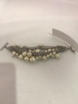 Metal Silver/White Pearls Bracelet