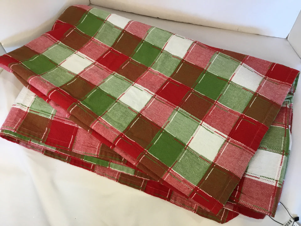St Nicholas Sq Tablecloth Red/Green Cotton Checkered Holiday Item