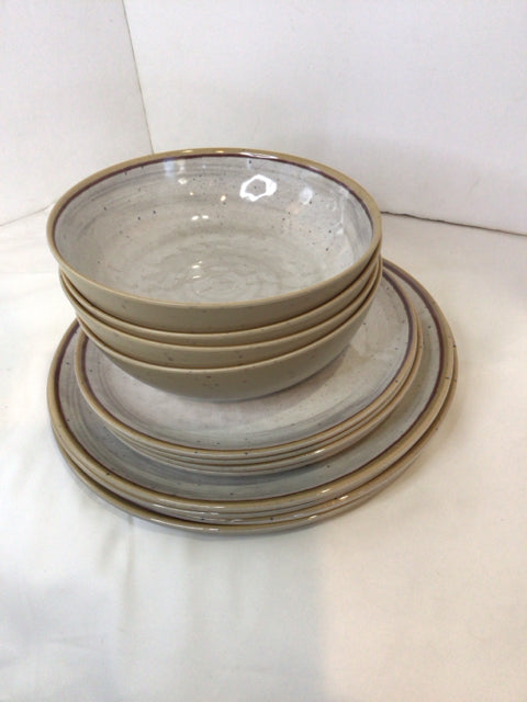 Food Network Set of 4 Tan/White Plastic Dish Set