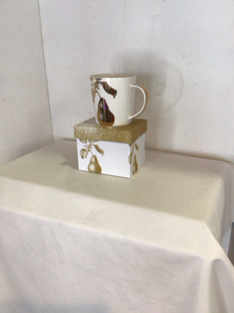 PPD White/Gold Pear Mug
