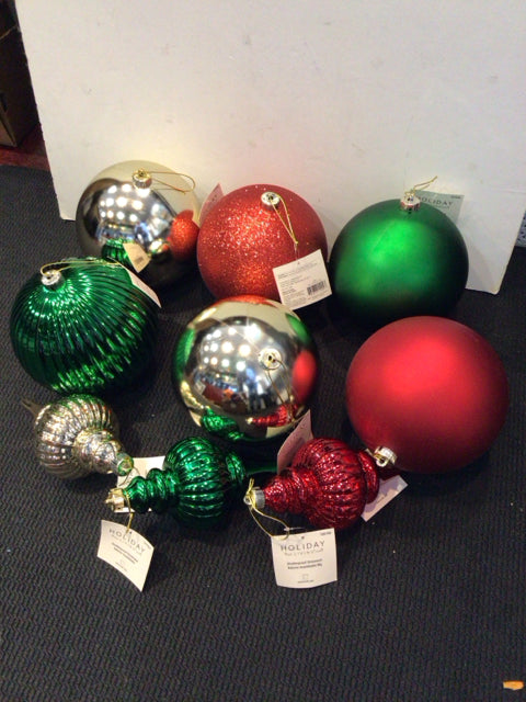 Ornament Red/Green Plastic Outdoor/Outside Holiday Item
