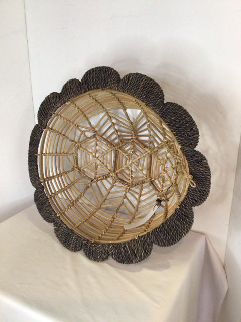 Natural Wicker Scalloped Basket