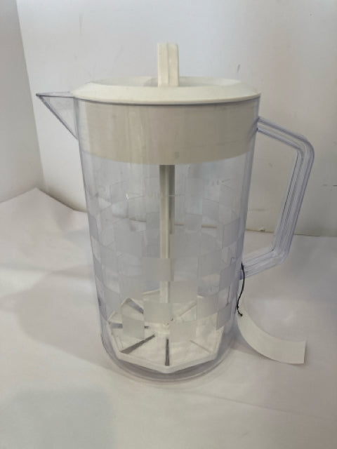 Pampered Chef Clear/White Plastic Pitcher