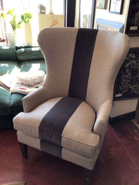 Universal Furniture Wing Back Polyester Beige/Black Chair