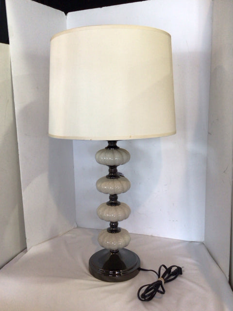White/Black Ceramic/Metal Lamp