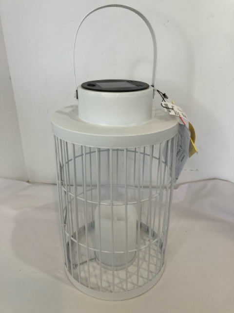 Ashland Solar White Metal W/ Candle Lantern