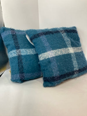 Luxe Decor Blue/White Polyester Plaid Pillow Set